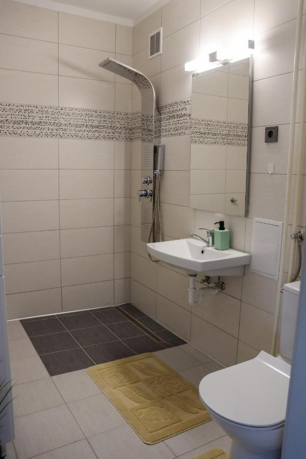 Krisztina Apartman Apartment Salgótarján Екстериор снимка