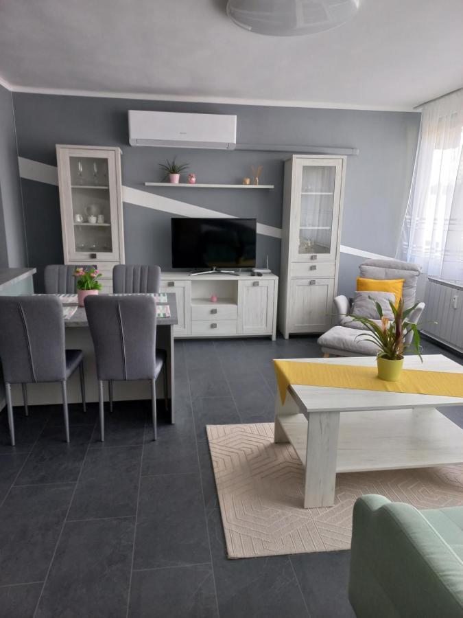 Krisztina Apartman Apartment Salgótarján Екстериор снимка