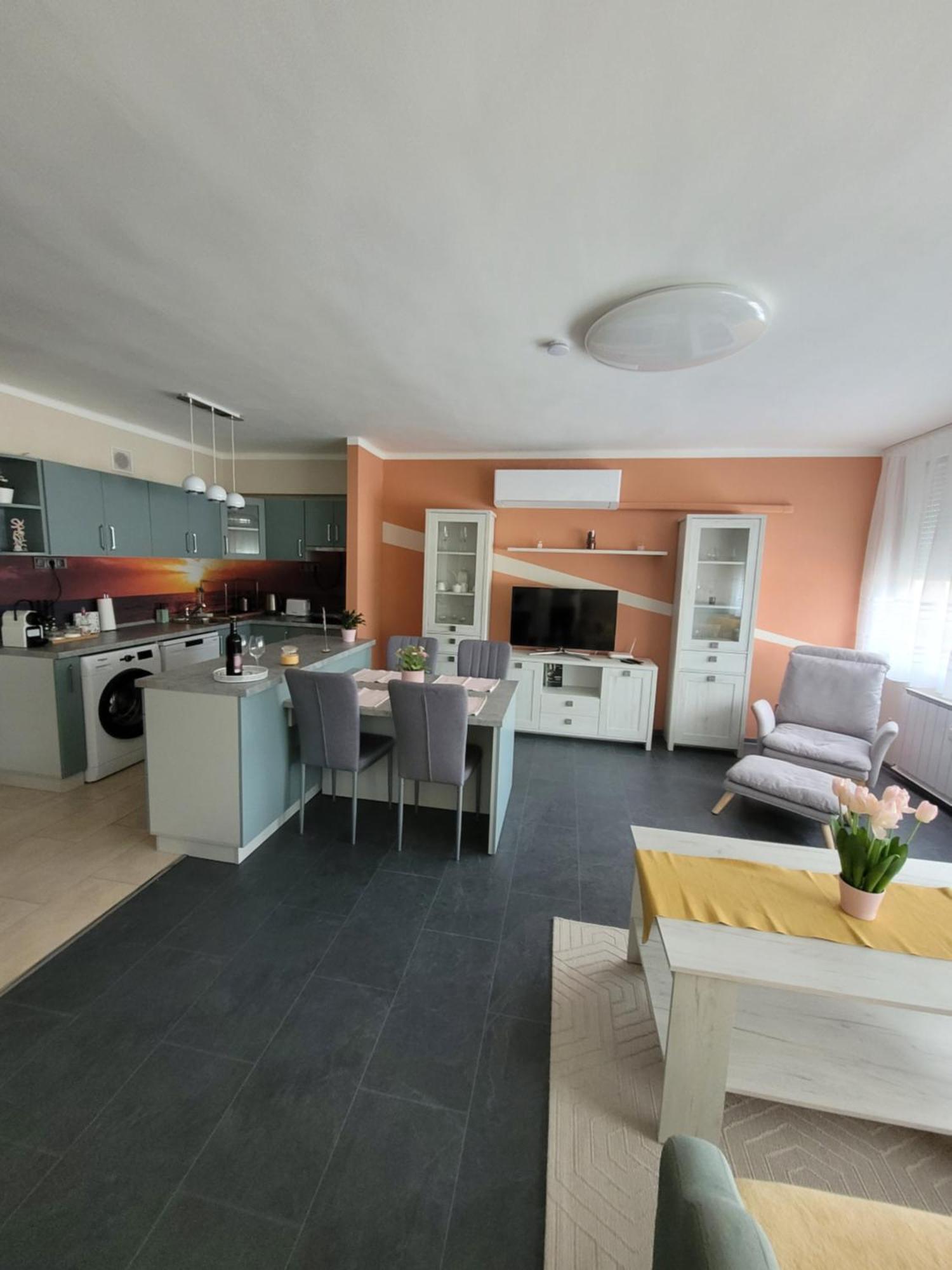 Krisztina Apartman Apartment Salgótarján Екстериор снимка
